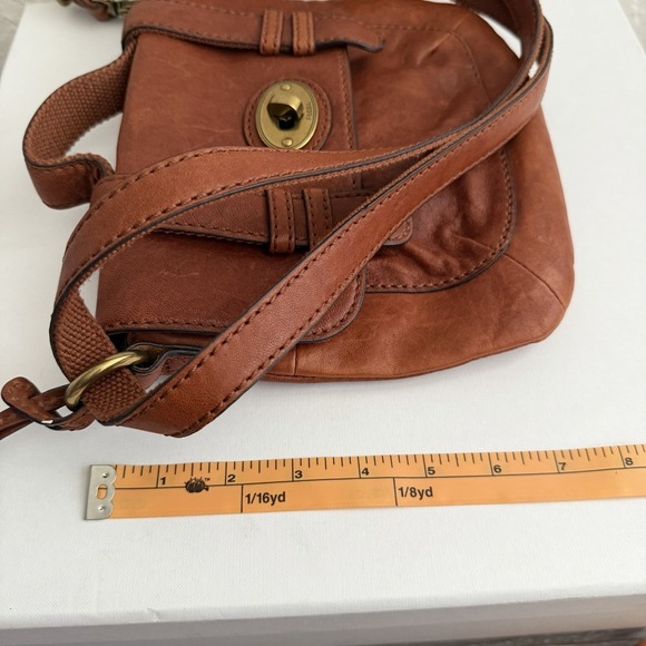 Fossil Leather Purse Crossbody Saddle Bag Brown Messenger Minimalist Key Charm - Picture 12 of 16